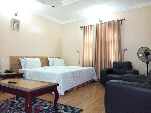 Suite presidencial, 1 cama Queen size, para no fumadores | Escritorio, cortinas blackout y ropa de cama 