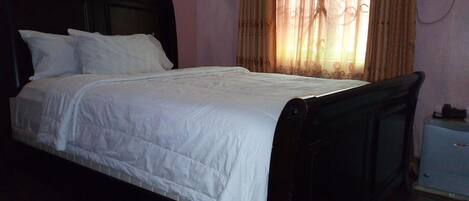 Presidential Twin Room, 1 Double Bed, Non Smoking | Desk, bed sheets