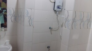 Vòi sen phun mưa, đồ dùng nhà tắm miễn phí, khăn tắm 