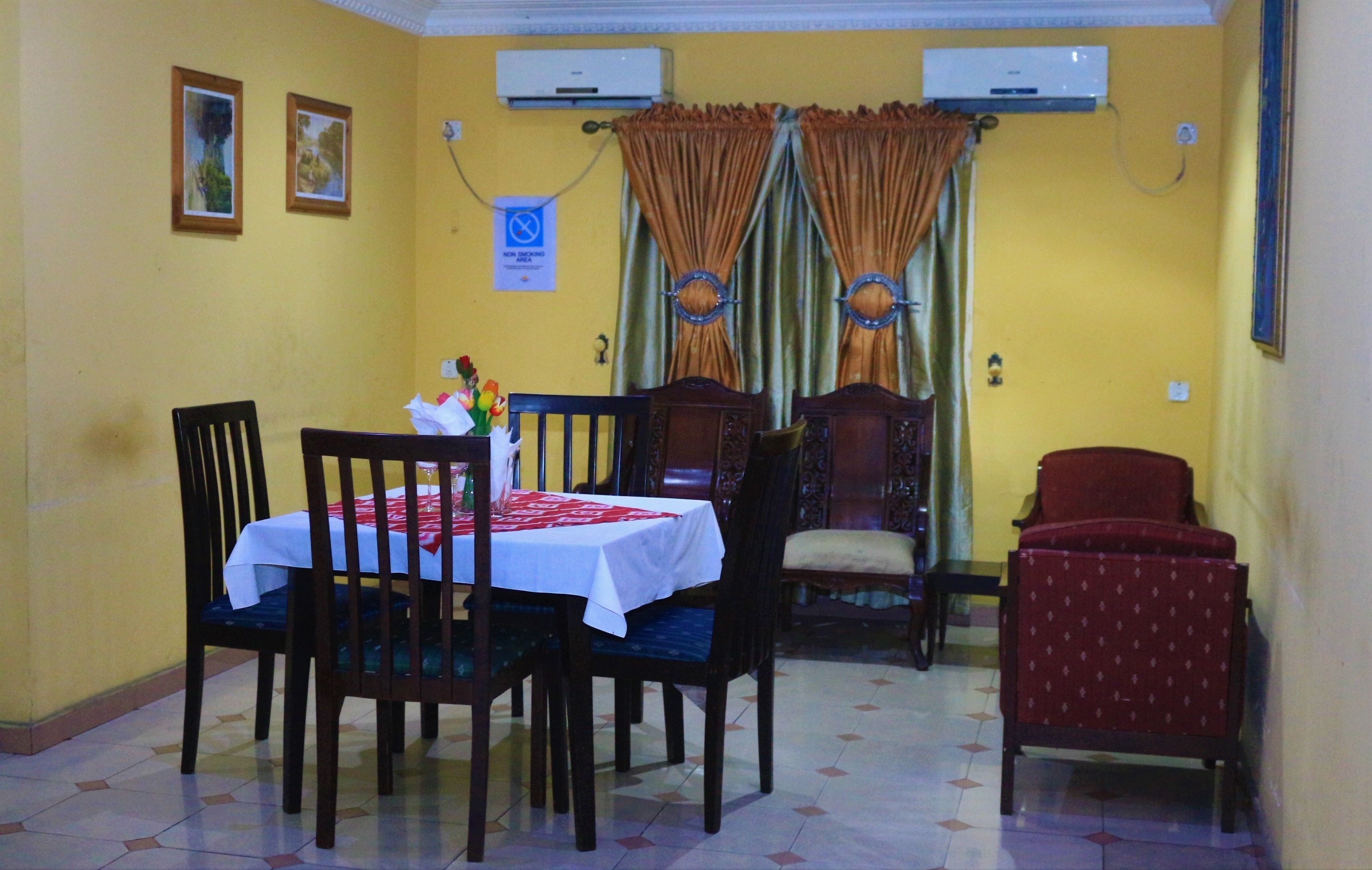 Breakfast, lunch, dinner served; local and international cuisine 