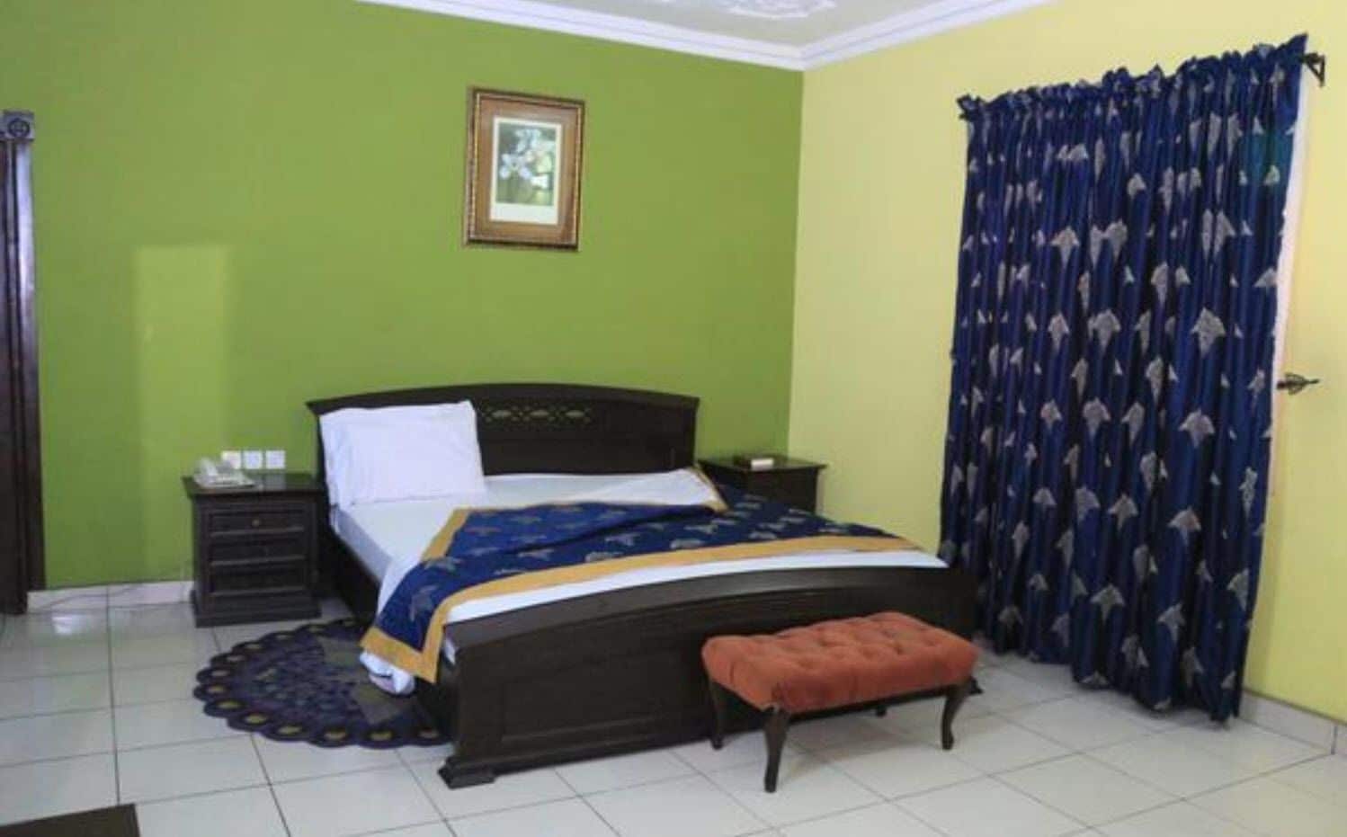 로열 스위트, 더블침대 1개, 금연 | 미니바, 각각 다르게 가구 비치, 책상, 암막 커튼