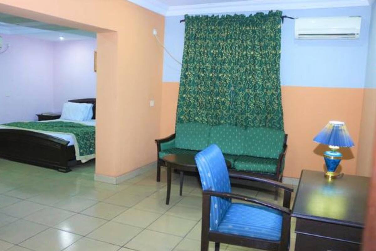 Basic Room, 1 Queen Bed, Non Smoking