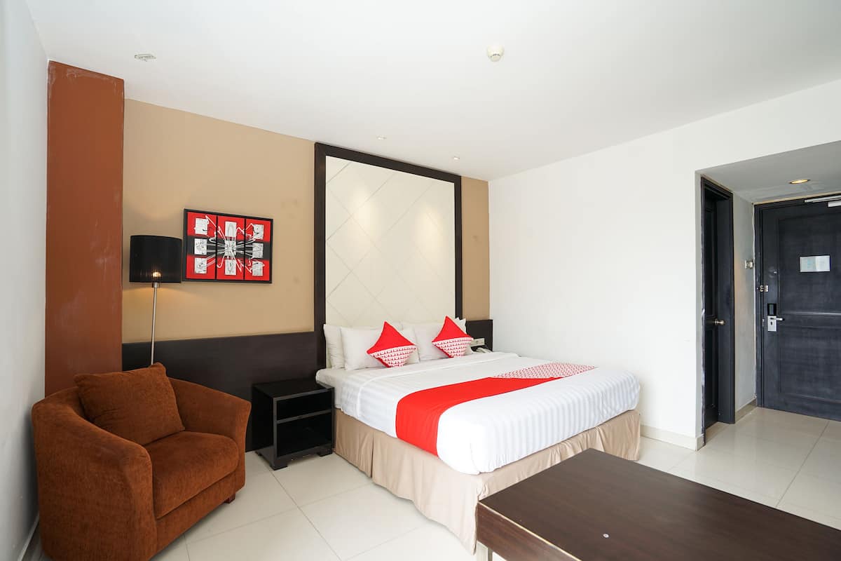 Deluxe Double Room | Desk, free WiFi, bed sheets, wheelchair access