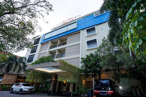 Front of property - Prime Royal Boutique Hotel (Surabaya)