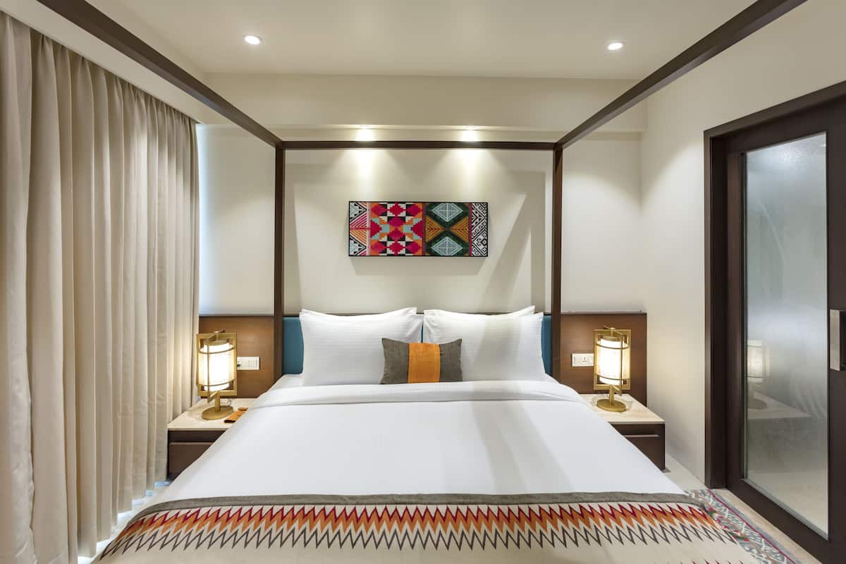 King Suit | Minibar, in-room safe, soundproofing, iron/ironing board