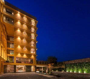 Exterior - Hotel Binori (Ahmedabad)