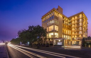 Vista frontal de la propiedad