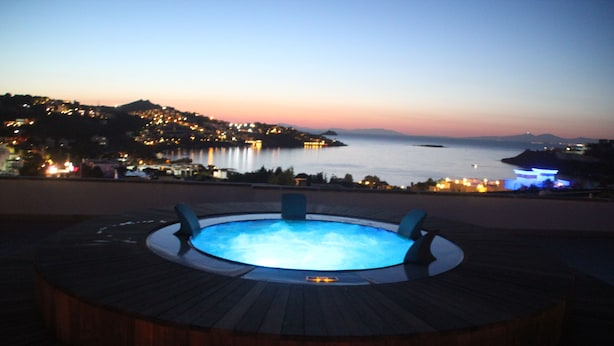 Outdoor spa tub - Villa Tunus (Bodrum)