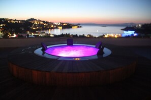 Outdoor spa tub - Villa Tunus (Bodrum)