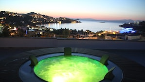 Outdoor spa tub - Villa Tunus (Bodrum)