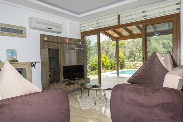 Villa | Wohnbereich | LCD-Fernseher