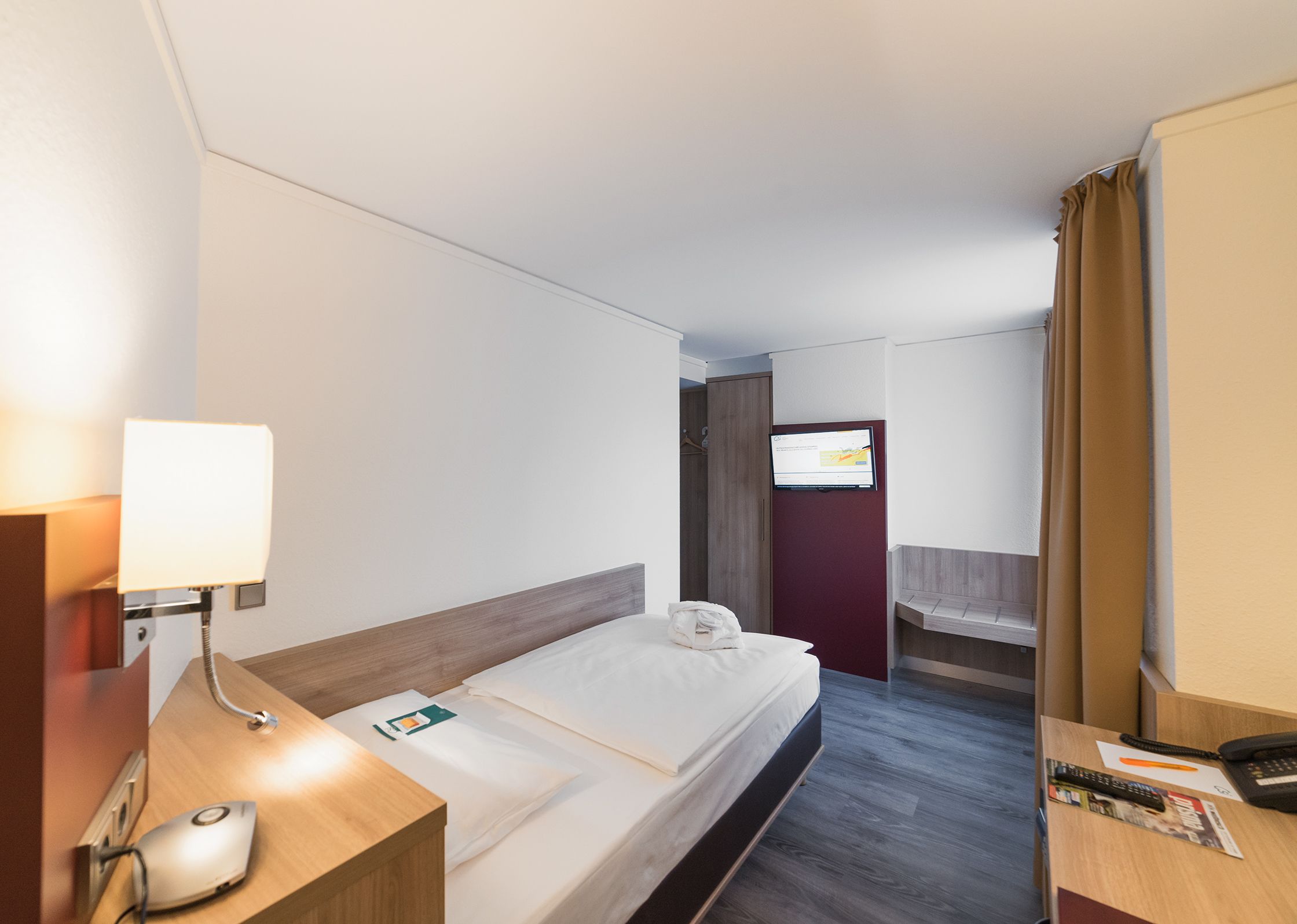 comfort single room | hypo-allergenic bedding, in-room safe, desk, laptop workspace