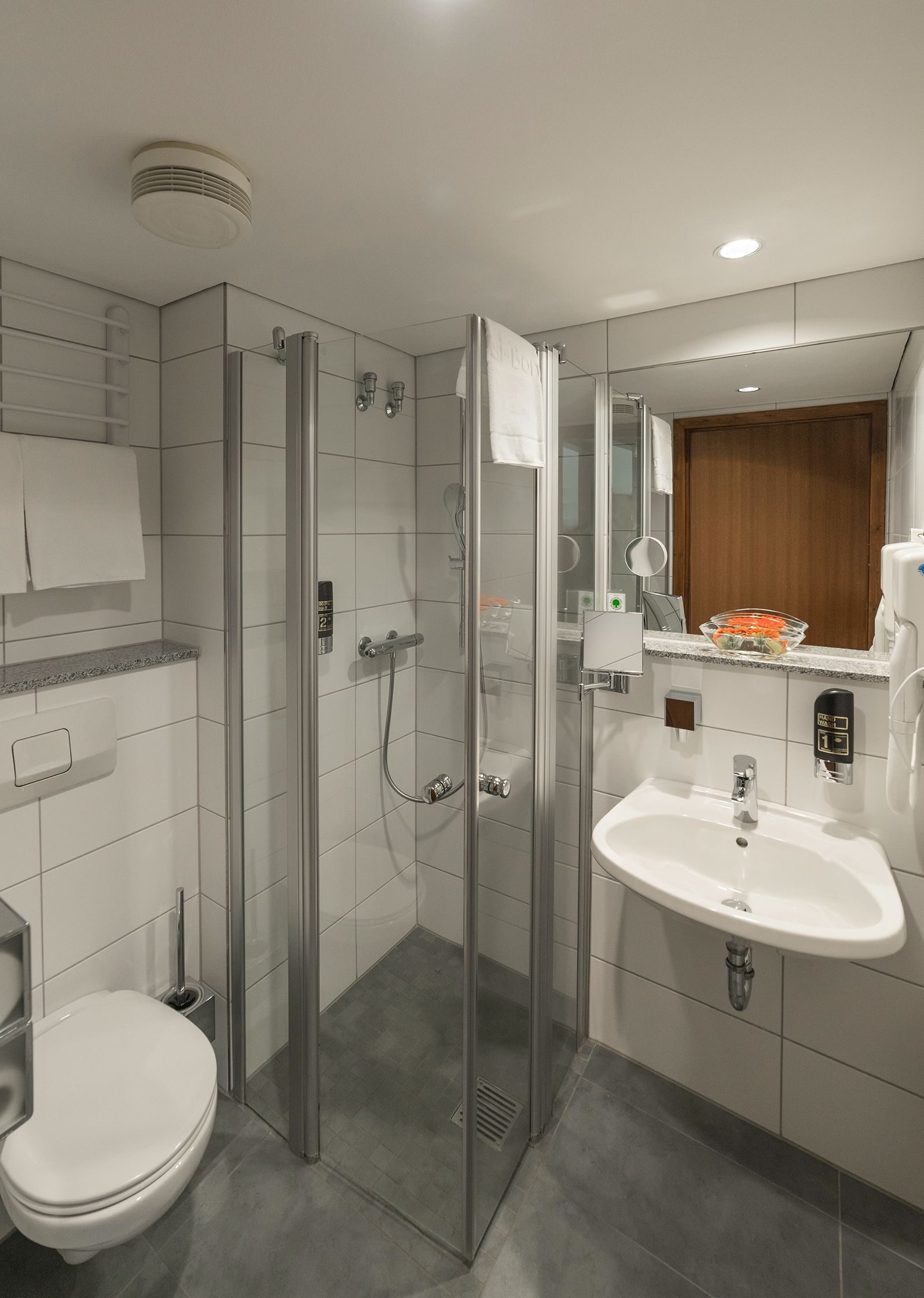 comfort double room | bathroom | shower, free toiletries, hair dryer, slippers