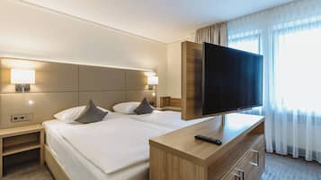 Hypo-allergenic bedding, in-room safe, desk, laptop workspace