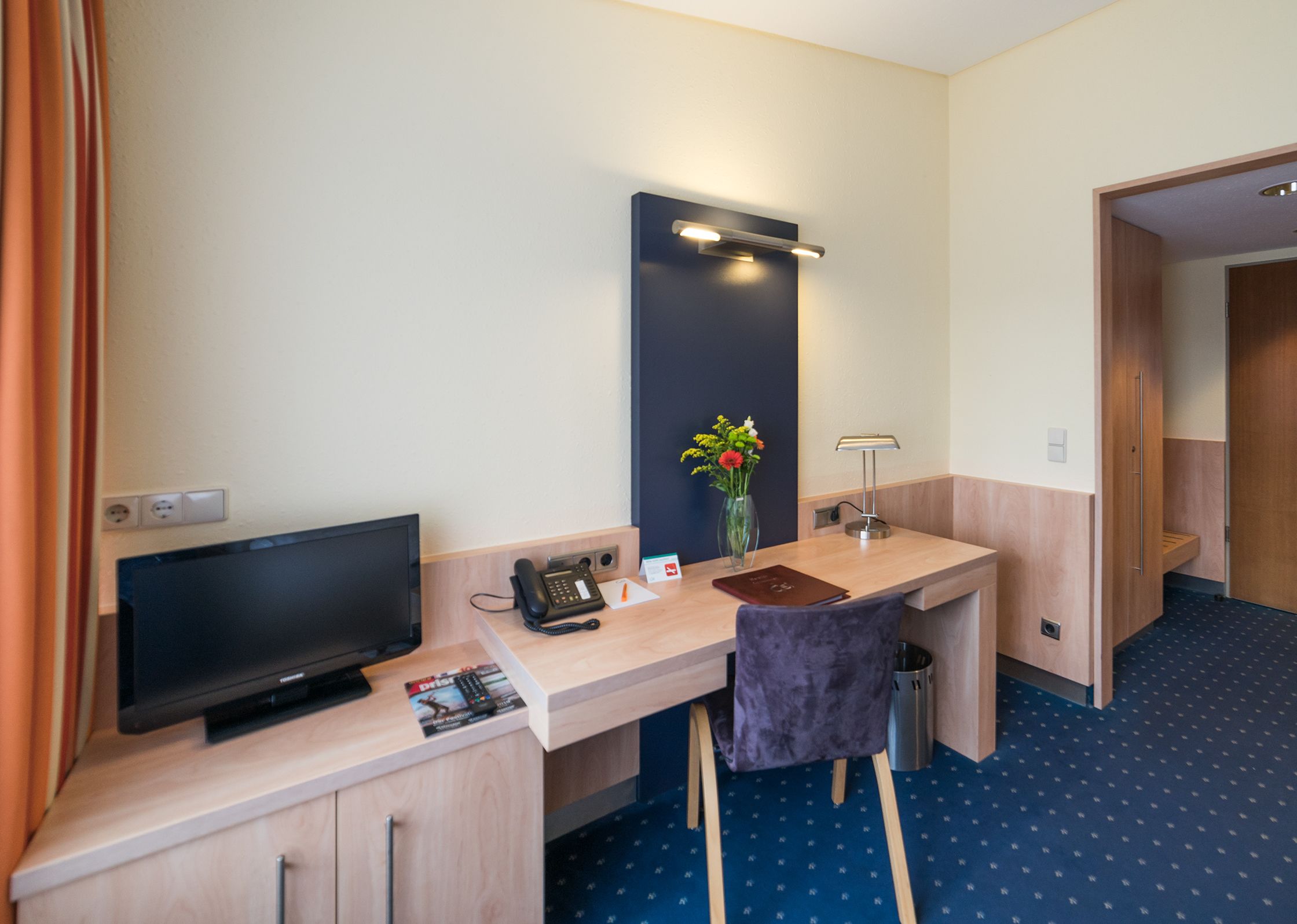 disabled double room | hypo-allergenic bedding, in-room safe, desk, laptop workspace