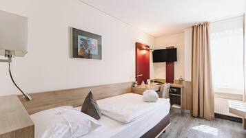 Habitación individual económica | Ropa de cama hipoalergénica y caja de seguridad en la habitación