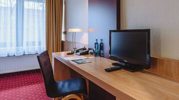 Comfort-Einzelzimmer | Allergikerbettwaren, Zimmersafe, Schreibtisch