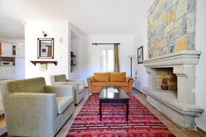 Villa | Wohnzimmer | LCD-Fernseher