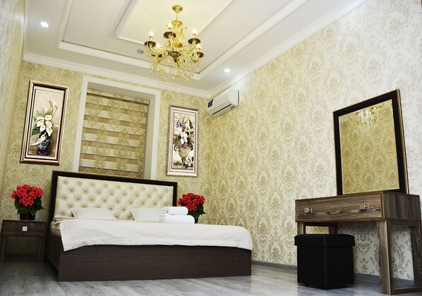 Departamento de lujo, vista a la ciudad | 2 habitaciones, caja de seguridad en la habitación y escritorio