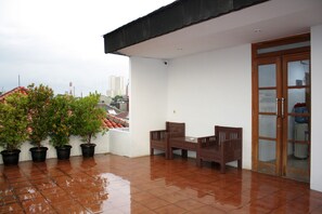 Terrace/patio - OYO 245 Juana 21 (Jakarta)