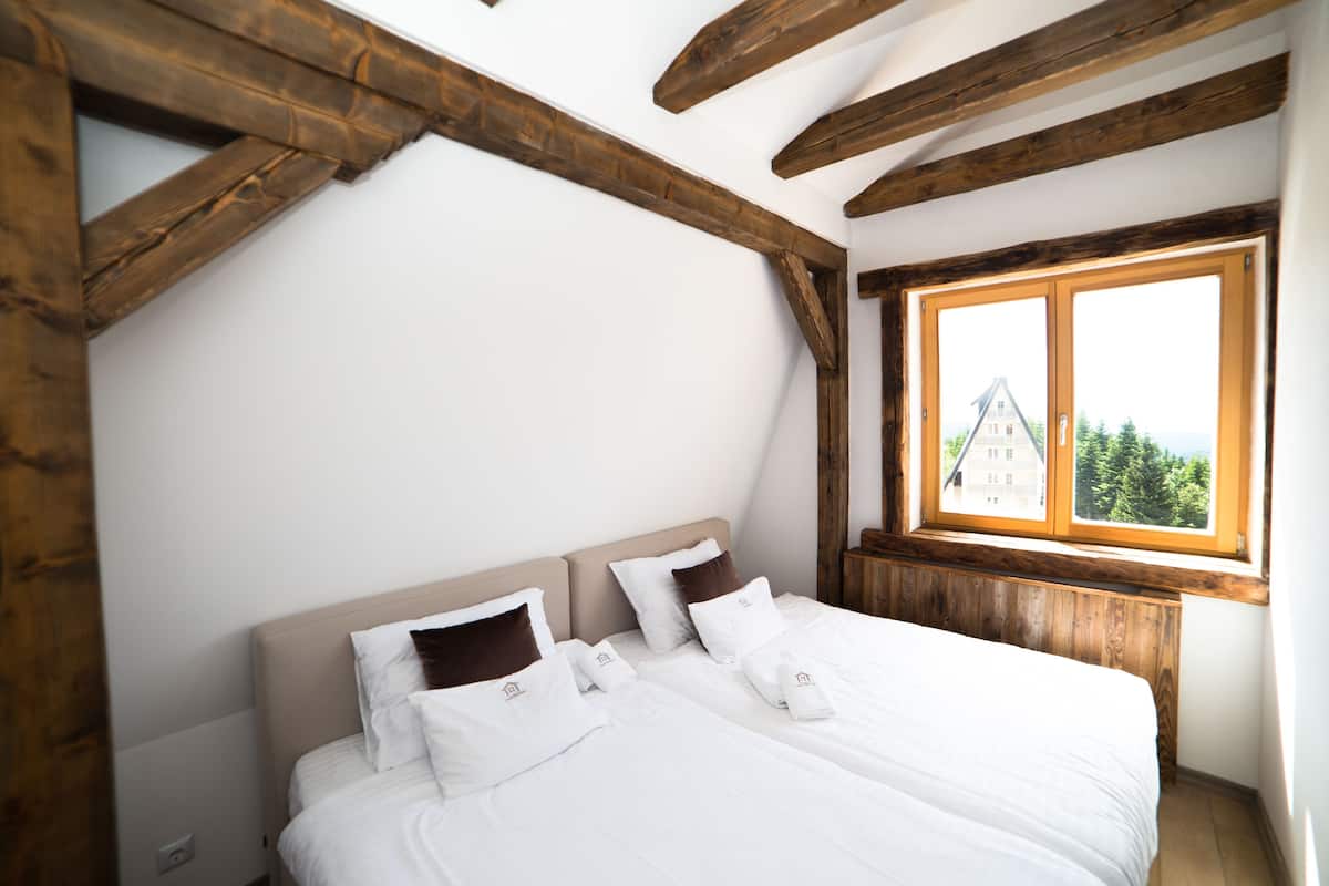 Luxury Apartment, 1 King Bed with Sofa bed, Non Smoking | Egyptian cotton sheets, premium bedding, blackout curtains