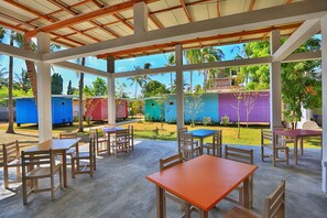 Komplett frokost hver dag (USD 5 per person)