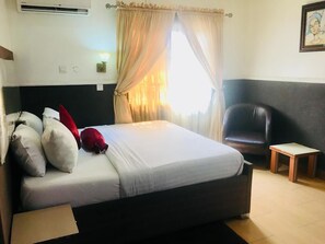 Exklusivt dubbelrum | Minibar, skrivbord, arbetsyta för laptop och gratis wi-fi