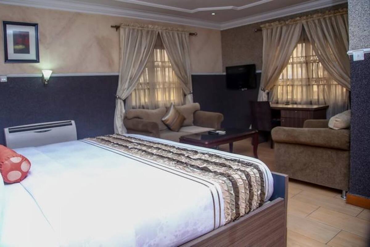 Elite Room | Minibar, desk, laptop workspace, WiFi (free)