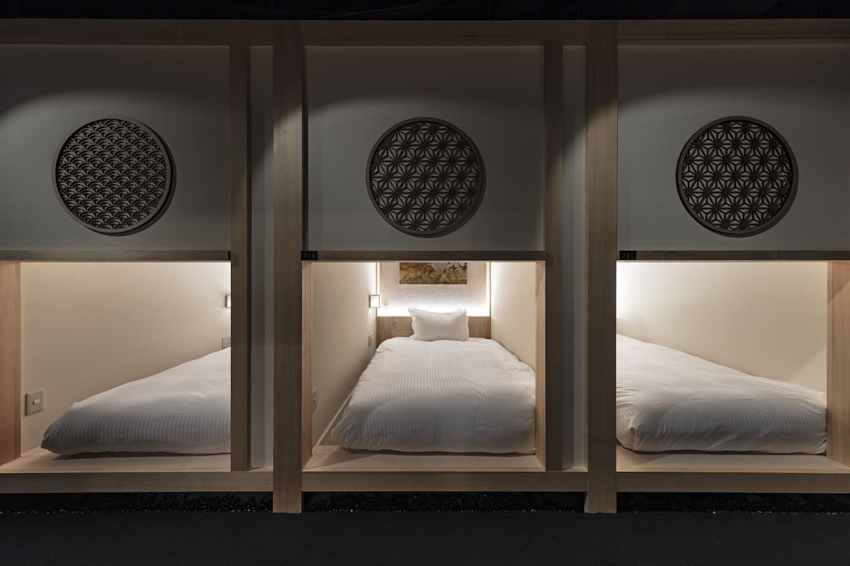 Donzen dekbedden, een kluis op de kamer, gratis wifi, beddengoed
