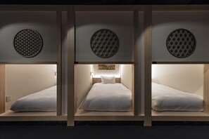 Down comforters, in-room safe, free WiFi, bed sheets - Hotel zen Tokyo (Tokyo)