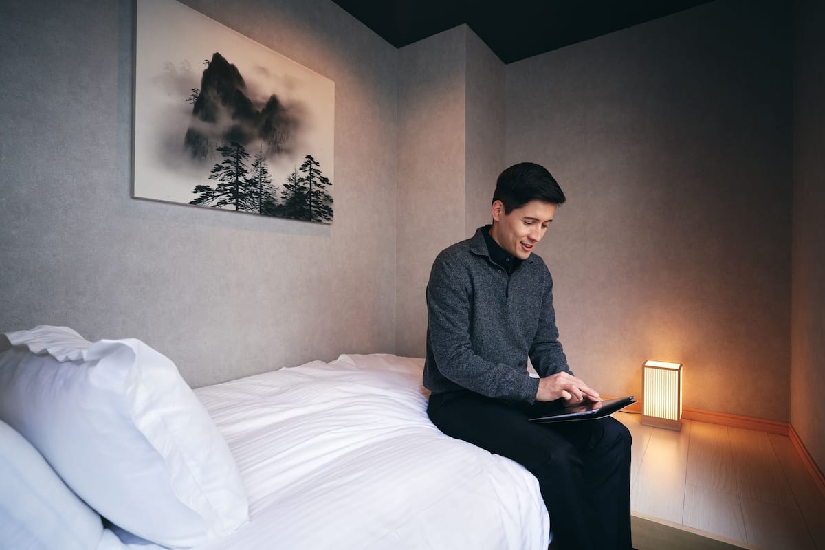 Donzen dekbedden, een kluis op de kamer, gratis wifi, beddengoed