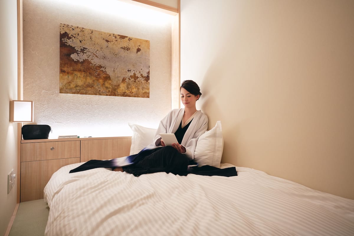 Donzen dekbedden, een kluis op de kamer, gratis wifi, beddengoed