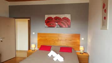Chambre Double (Bavella) | Décoration personnalisée, ameublement personnalisé, bureau