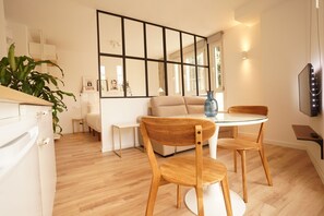 Apartament superior, amb bany privat, vistes a la ciutat | Lounge