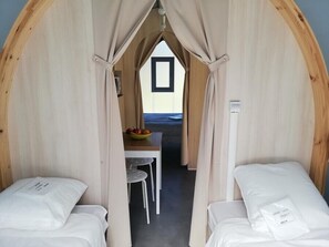 Tente, salle de bains commune (Coco Sweet)