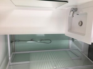 Casa móvil (Sencillo) | Baño | Ducha y toallas