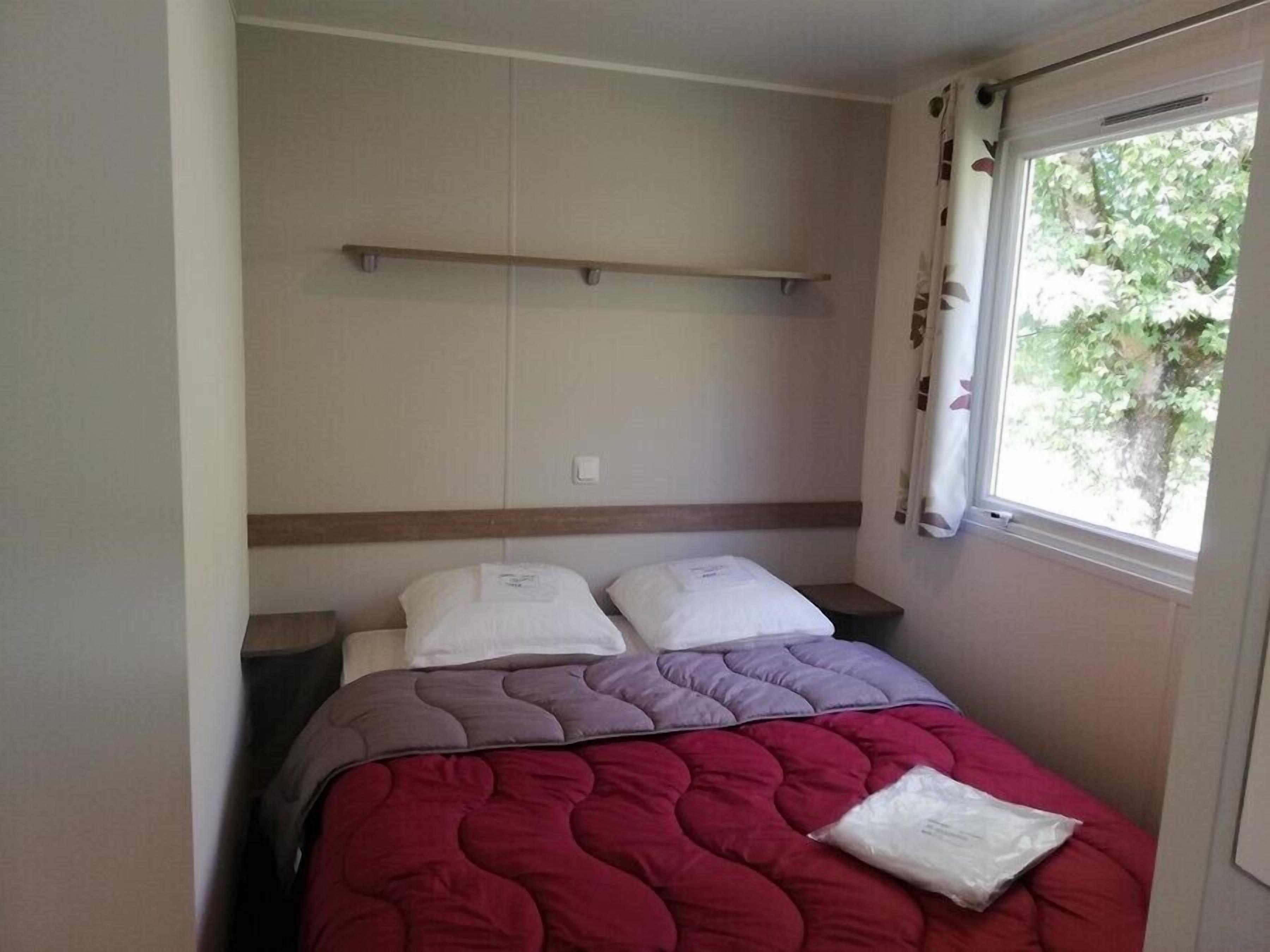 Stacaravan, 2 slaapkamers | Babybedden