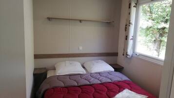 Stacaravan, 2 slaapkamers | Babybedden