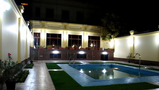 Outdoor pool - Jahon Palace (Samarkand)