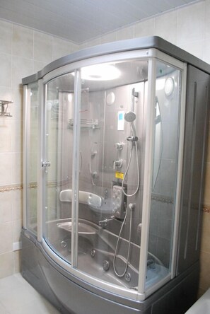 Suite | Bathroom | Free toiletries, hair dryer, slippers, towels - Jahon Palace (Samarkand)
