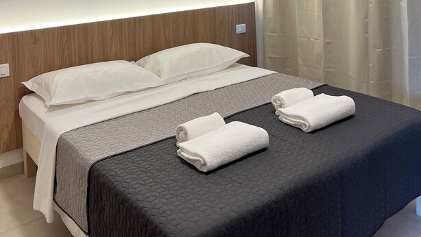 Basic Room, 1 Queen Bed, Ensuite | Desk, blackout curtains, free WiFi, bed sheets - Hotel Brivio (Milan)