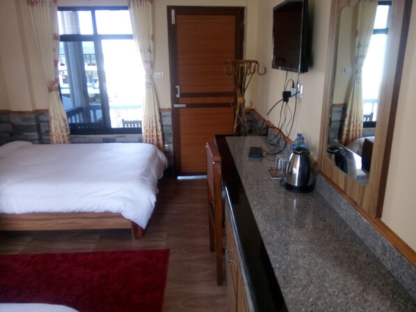 Deluxe Suite | Safe - Kingfisher Jungle Trekking Tour (Sauraha)