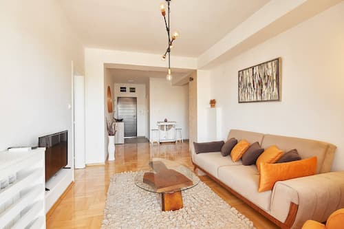 Luxury-Apartment, 1 Schlafzimmer, Stadtblick | 1 Schlafzimmer, hochwertige Bettwaren, Zimmersafe, Bügeleisen/Bügelbrett