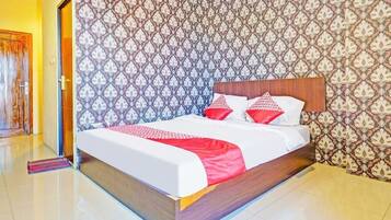 Desk, free WiFi, bed sheets