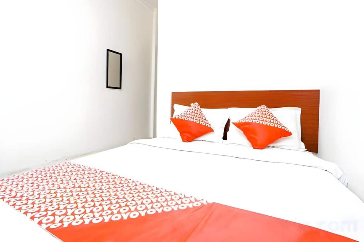 Standard Double Room, Non Smoking | Desk, free WiFi, bed sheets