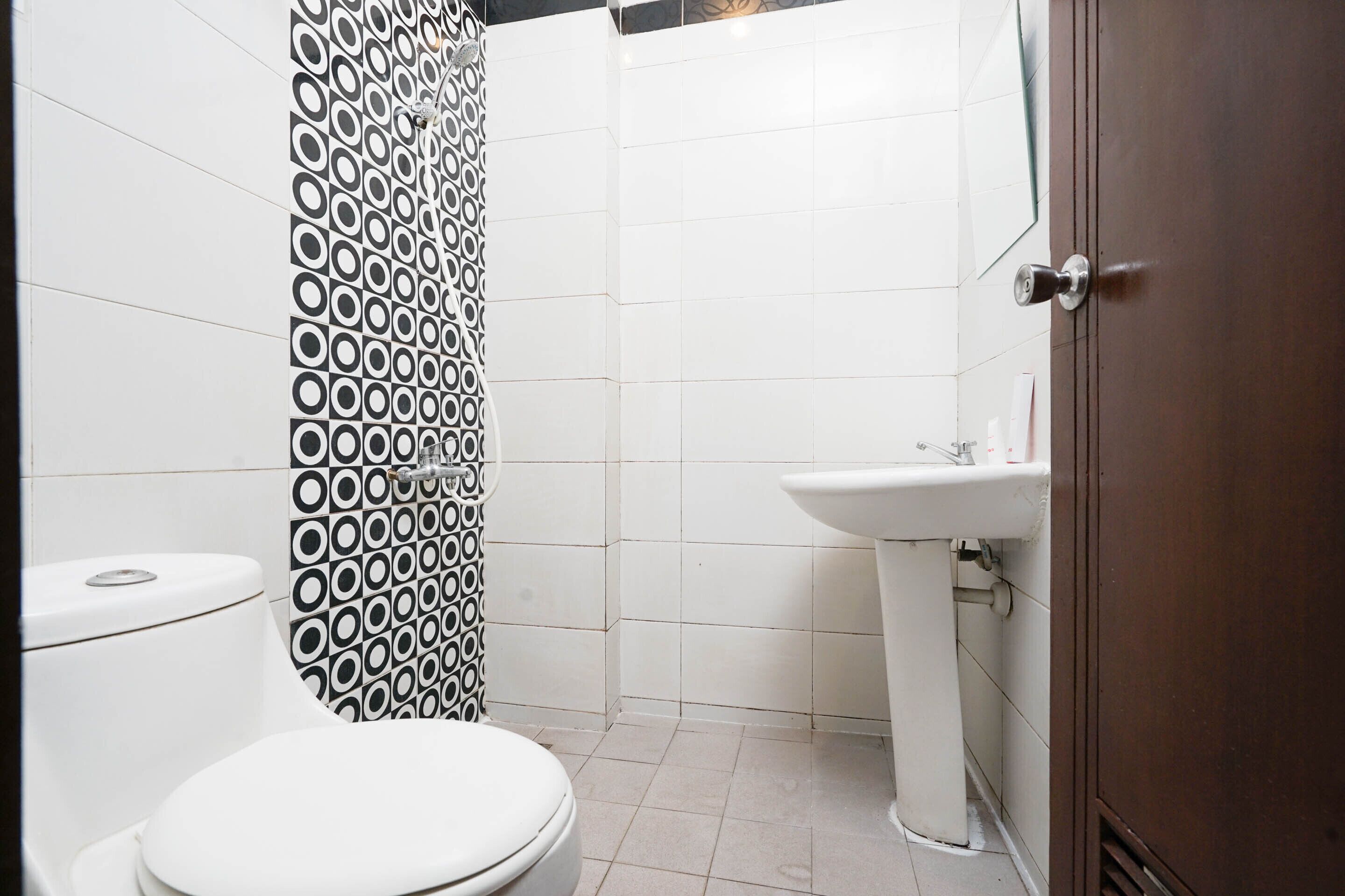 Shower, rainfall showerhead, towels