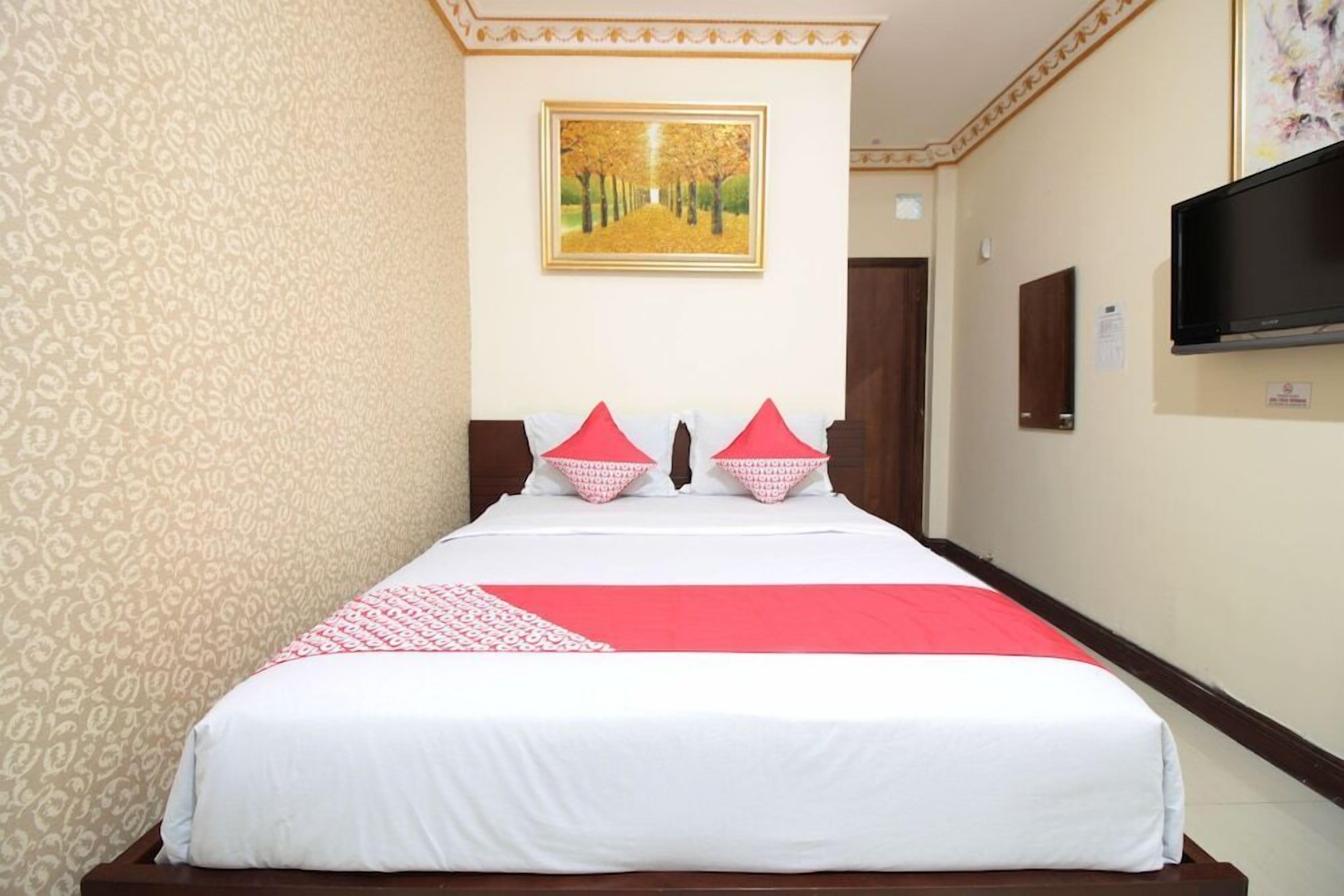 Desk, free WiFi, bed sheets