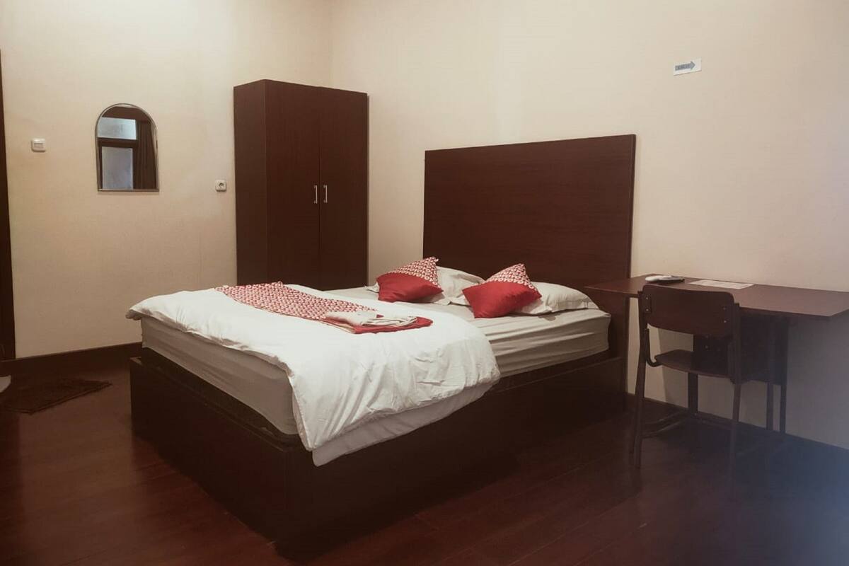 Deluxe Studio | Desk, free WiFi, bed sheets