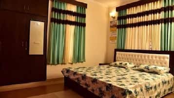 Deluxe Double Room | Premium bedding, desk, iron/ironing board, free WiFi