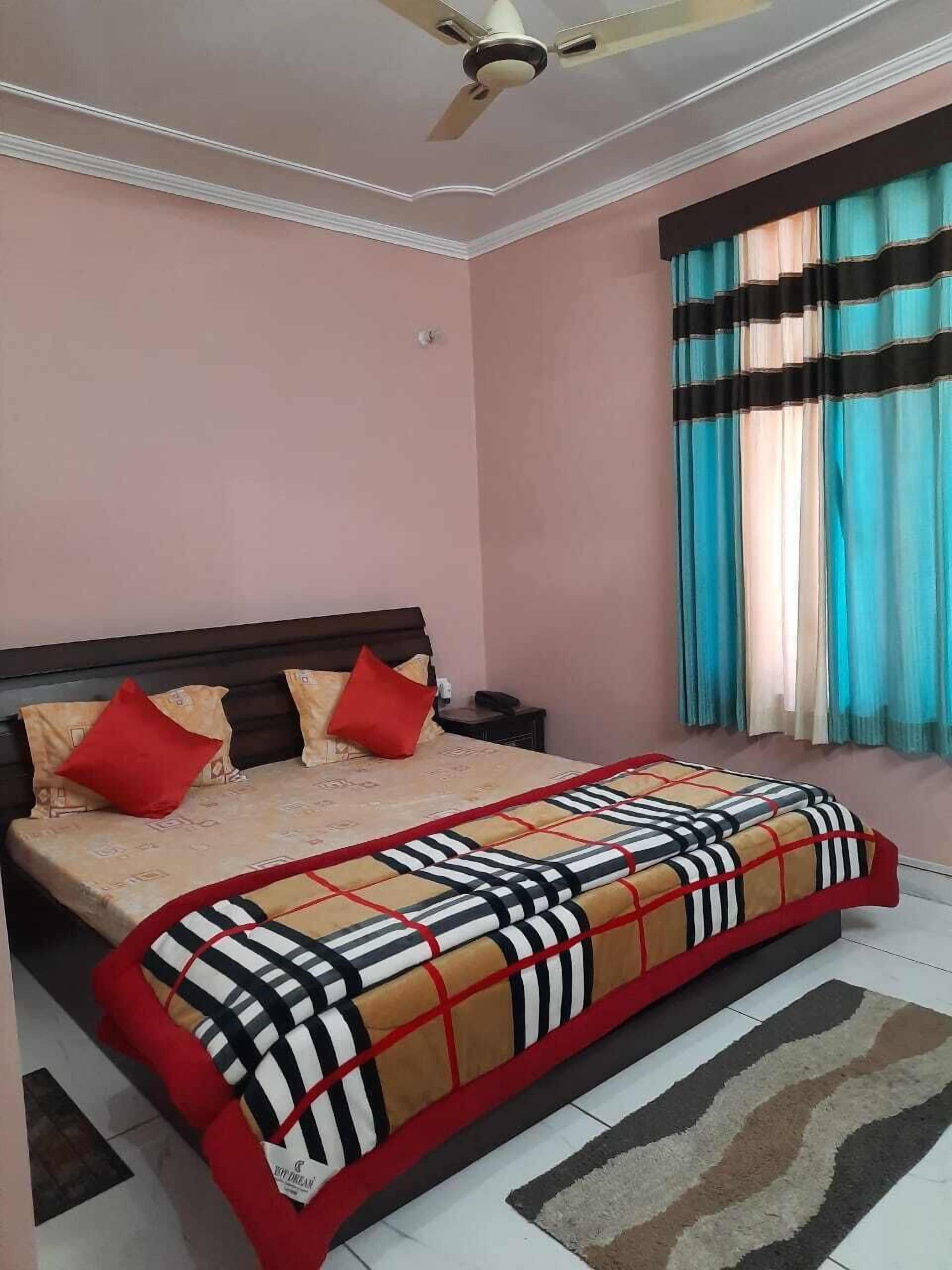 Ropa de cama de alta calidad y escritorio 